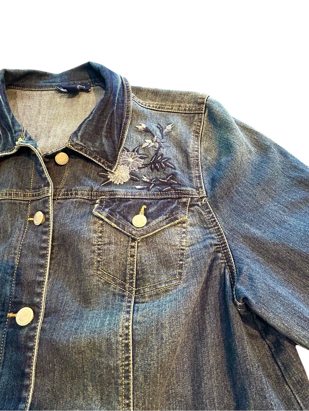 BANDOLINO Blue Denim Jacket with Floral Embroidery Extra Large Like new - Picture 2 of 7